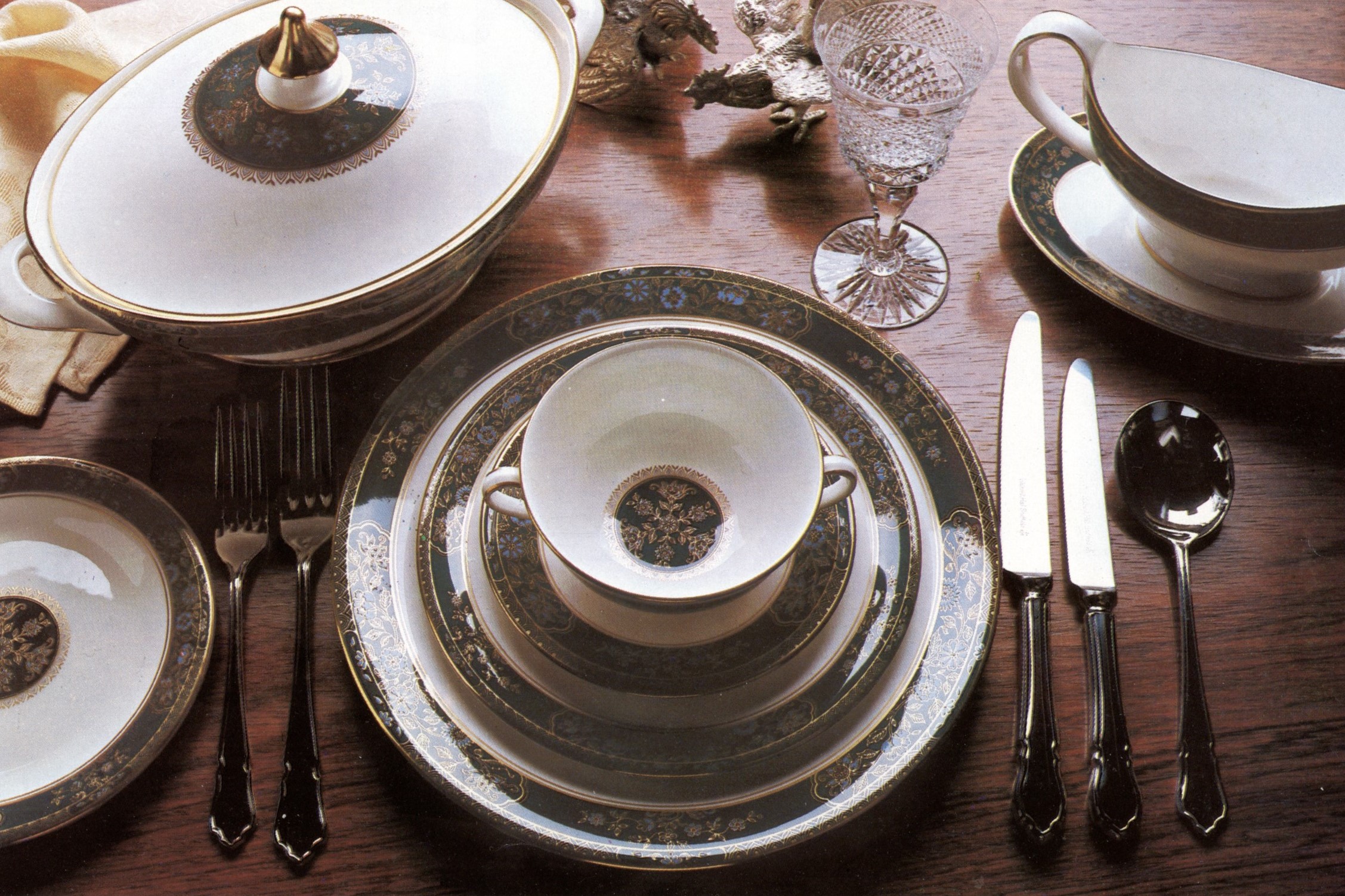 Royal dinnerware on sale